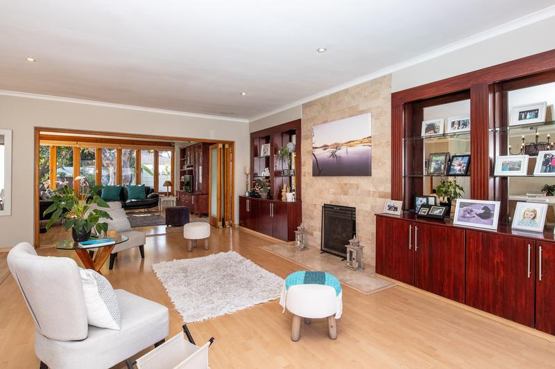 3 Bedroom Property for Sale in Constantia Western Cape